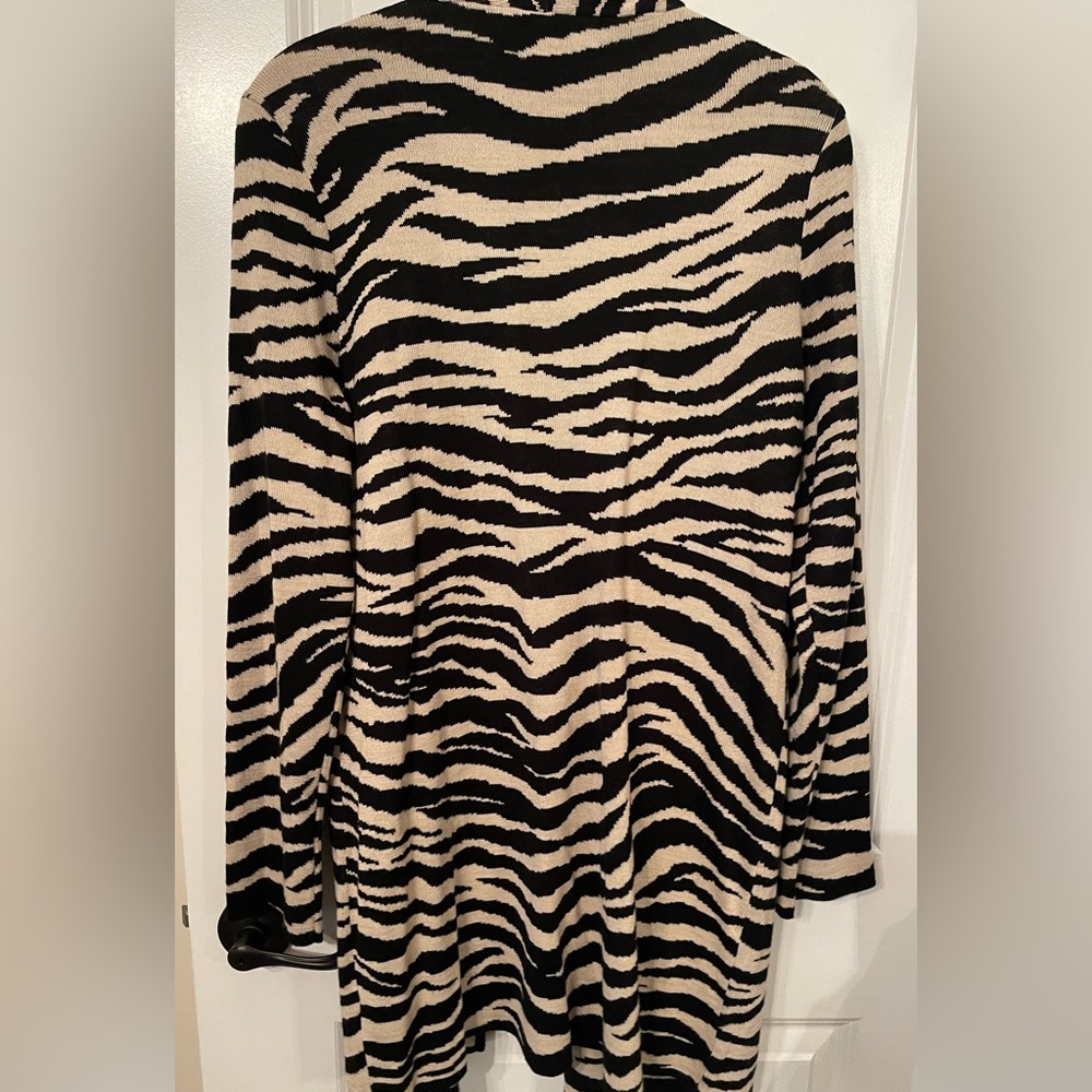 Kasper Black and Cream Zebra Cardigan - Picture 3 of 3